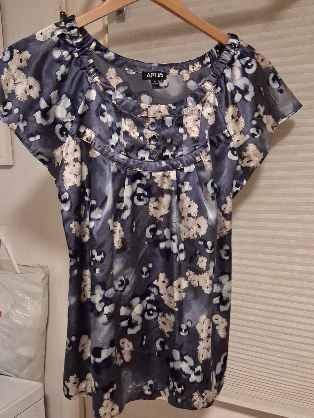 Apt. 9 Navy and Cream Floral Short Sleeve Blouse